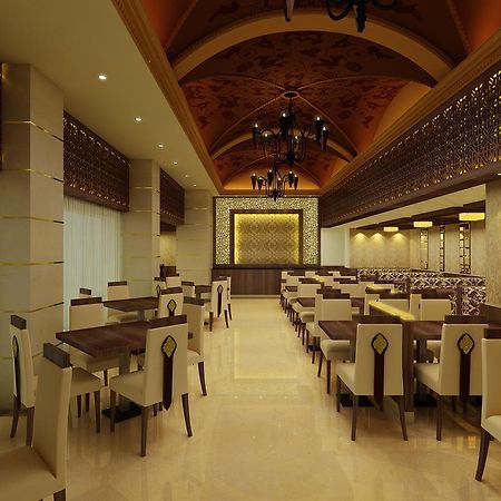 Brijwasi Royal Hotel Матура Екстериор снимка