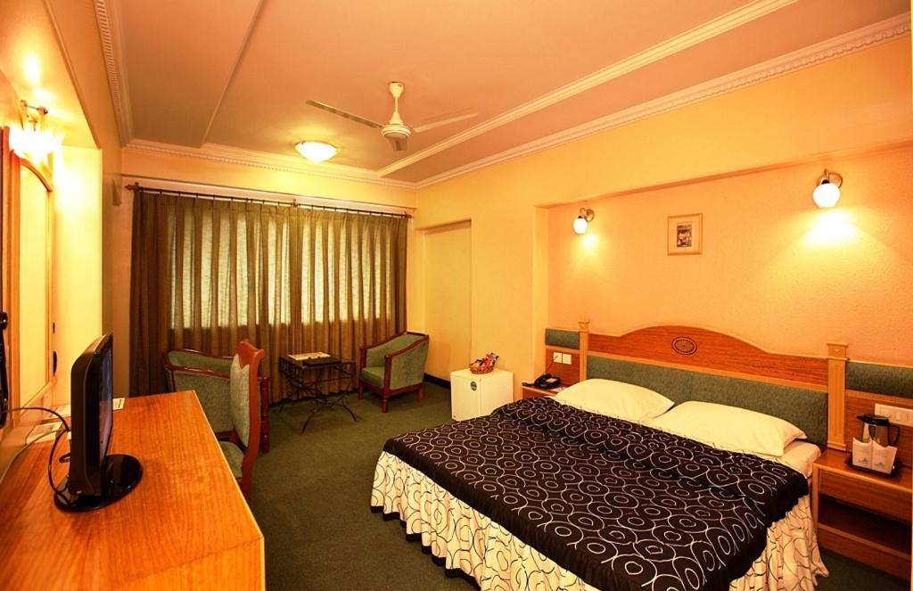 Brijwasi Royal Hotel Матура Екстериор снимка
