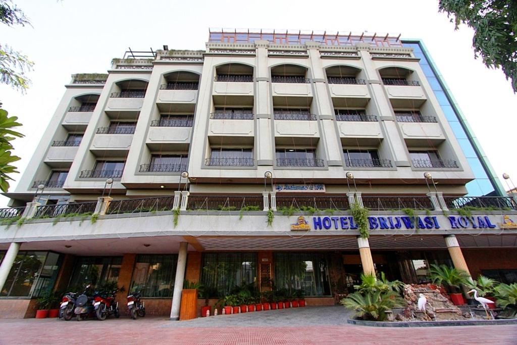Brijwasi Royal Hotel Матура Екстериор снимка