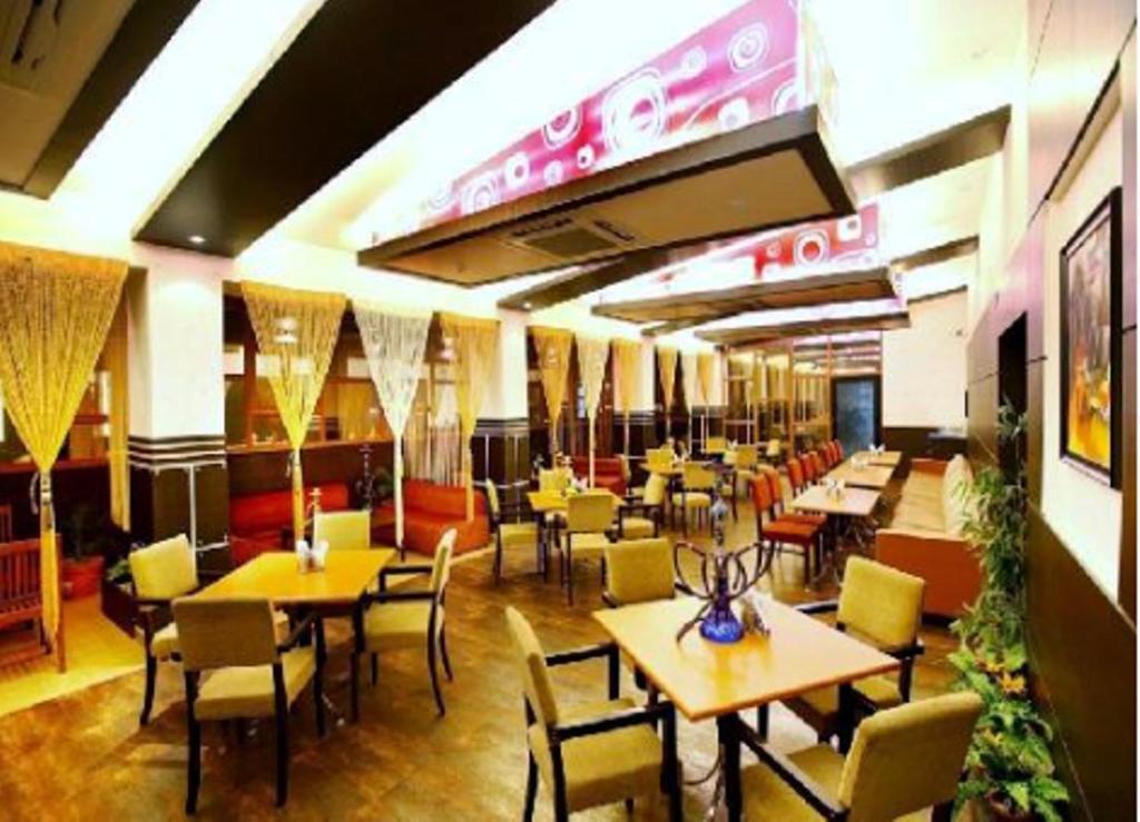 Brijwasi Royal Hotel Матура Екстериор снимка